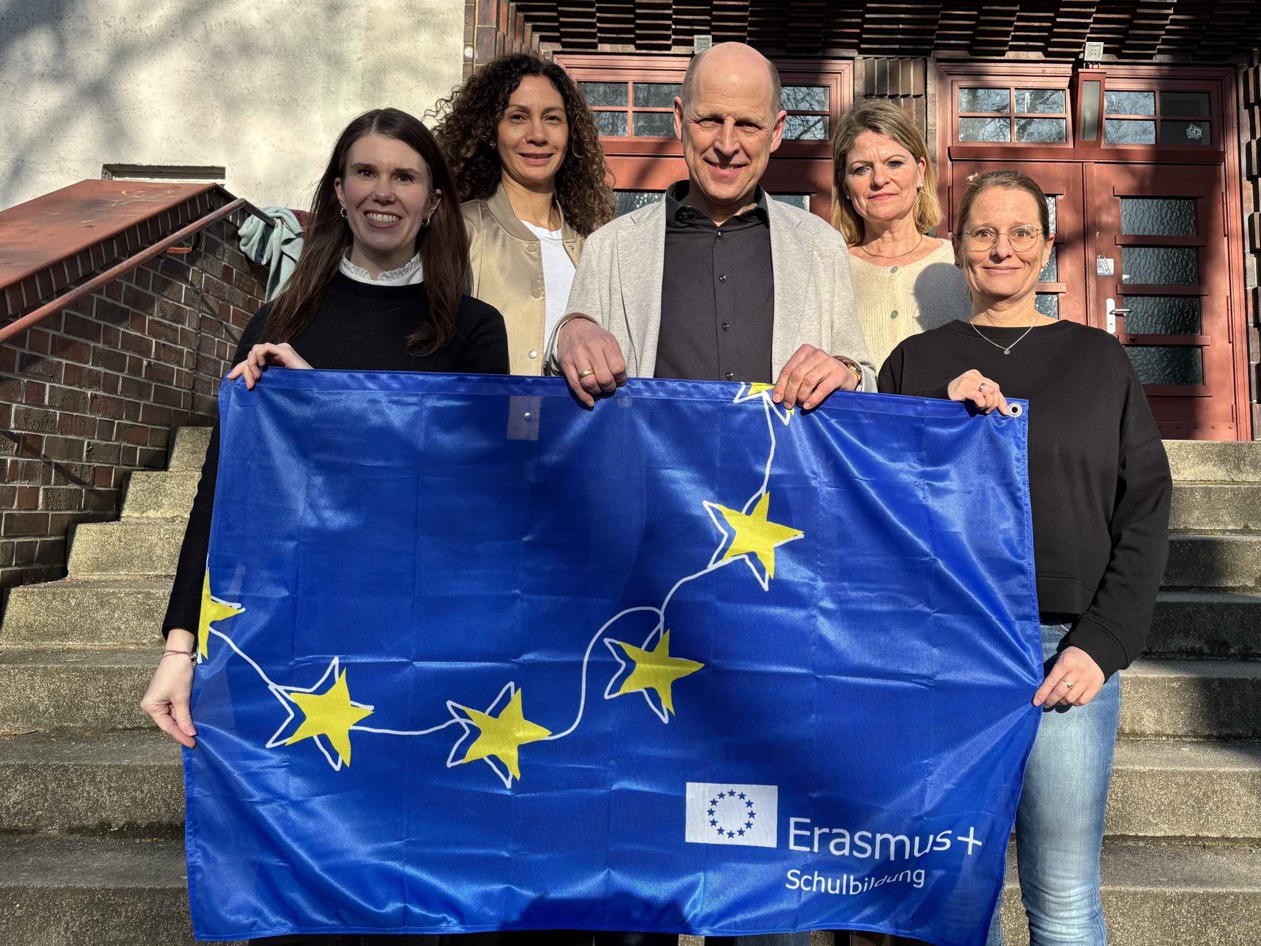 Sie betrachten gerade Was uns Europa bedeutet – Helmholtz-Gymnasium erhält Erasmus+ Qualitätssiegel