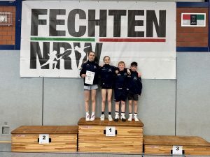 Mehr über den Artikel erfahren Helmholtz-Fechter werden Landesmeister der Schulen