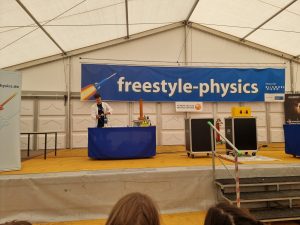 Mehr über den Artikel erfahren Erfolgreiche Teilnahme der Physik-MINT-AG bei freestyle-physics